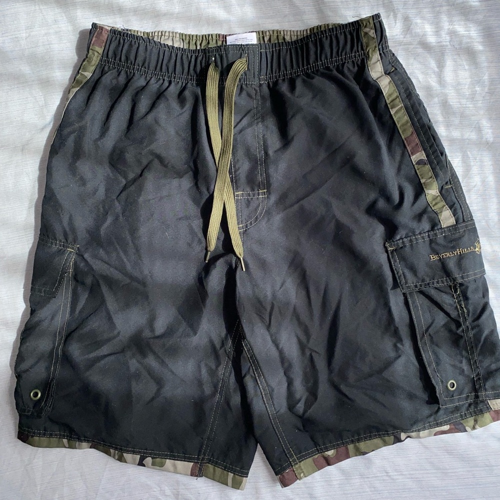 Men’s Beverly Hills Polo Club swim trunks. Size Medium.